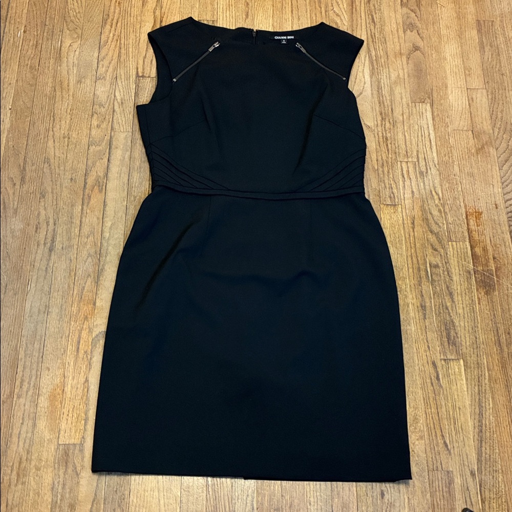 EUC Gianni Bini Sleeveless Little Black Sheath Dress with Zip Accents 8